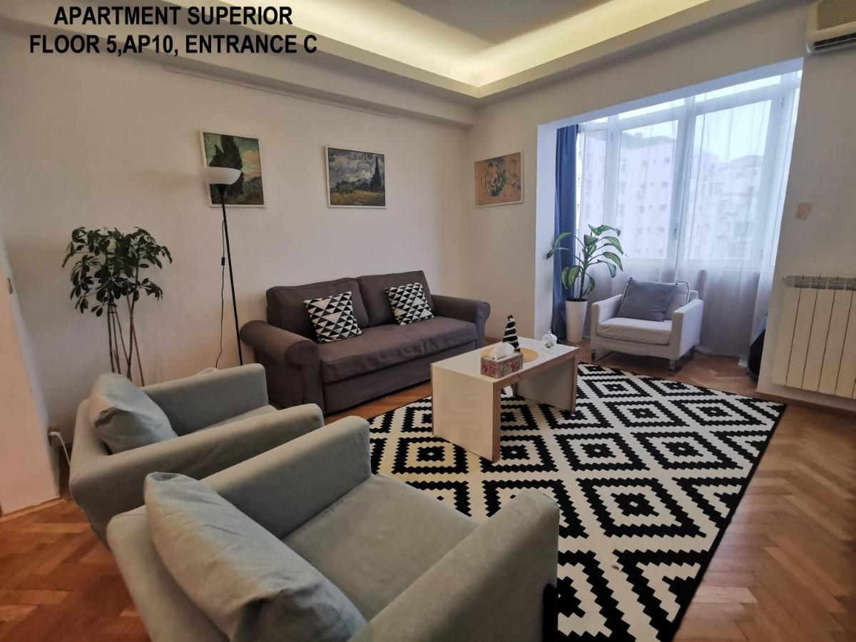 Black And White Bucarest